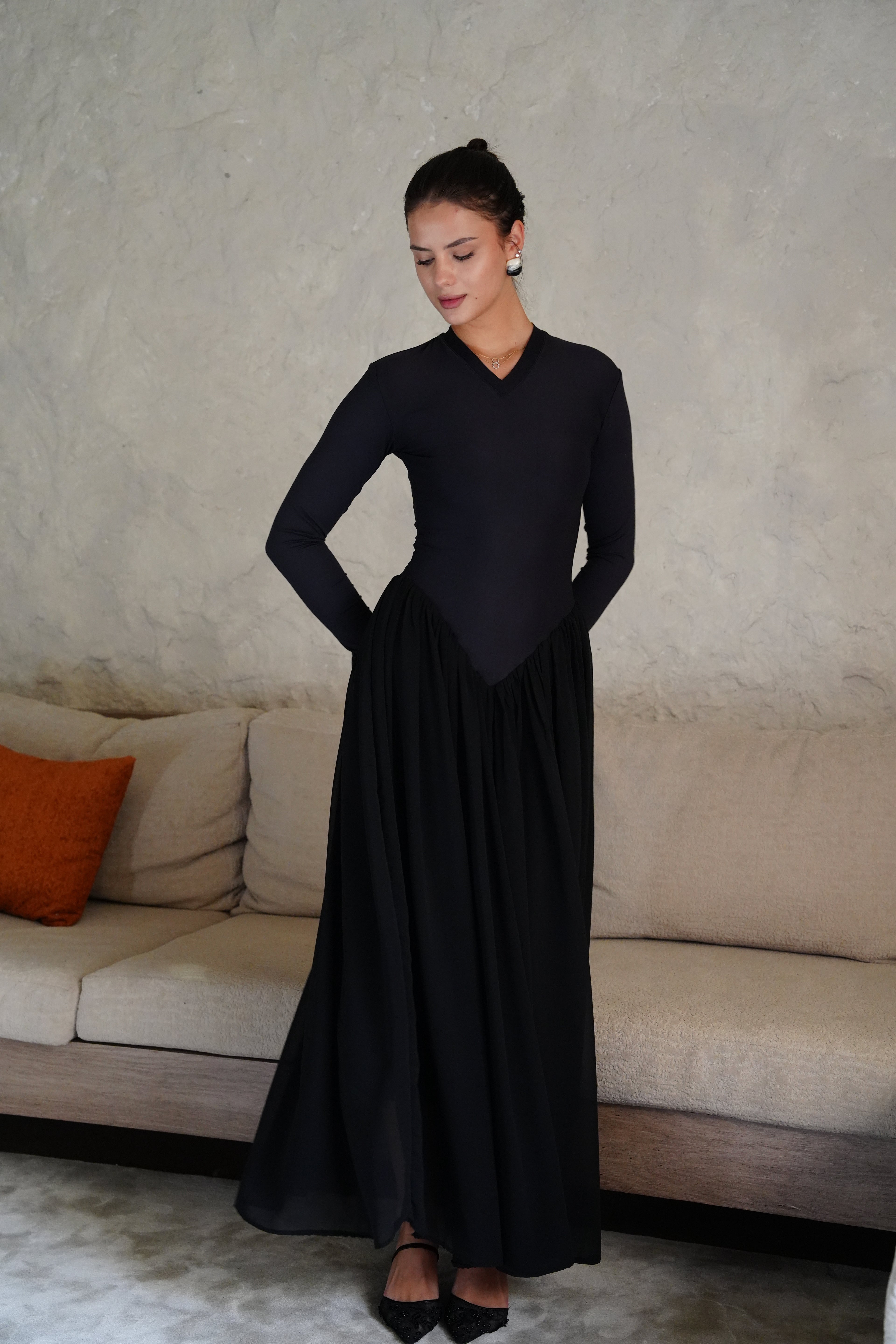V-Waist Maxi Dress - Black